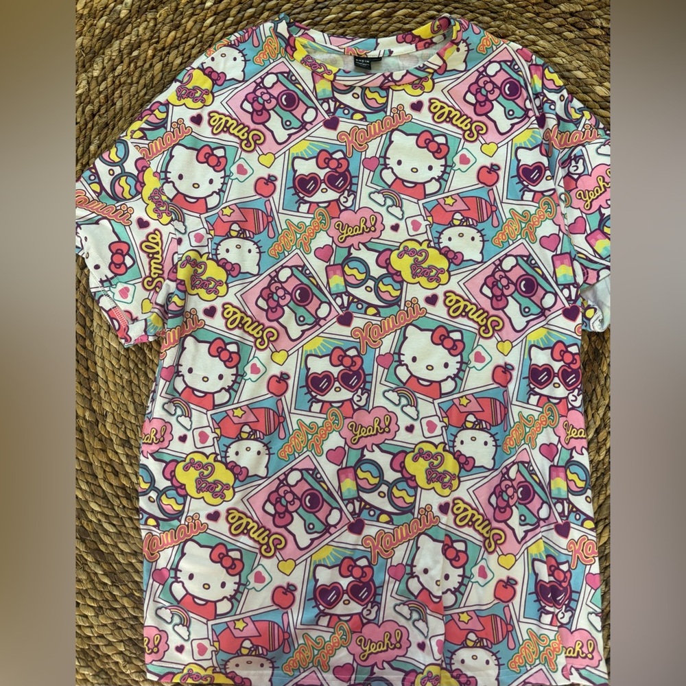 Hello Kitty Graphic T-Shirt